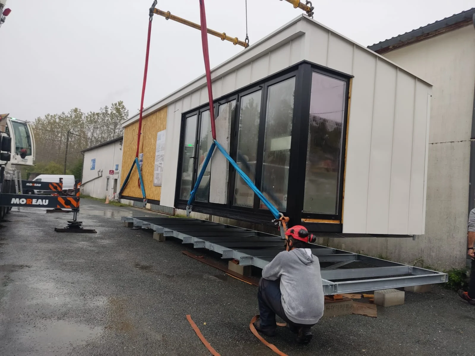 Éléments préfabriqués préparés pour le montage