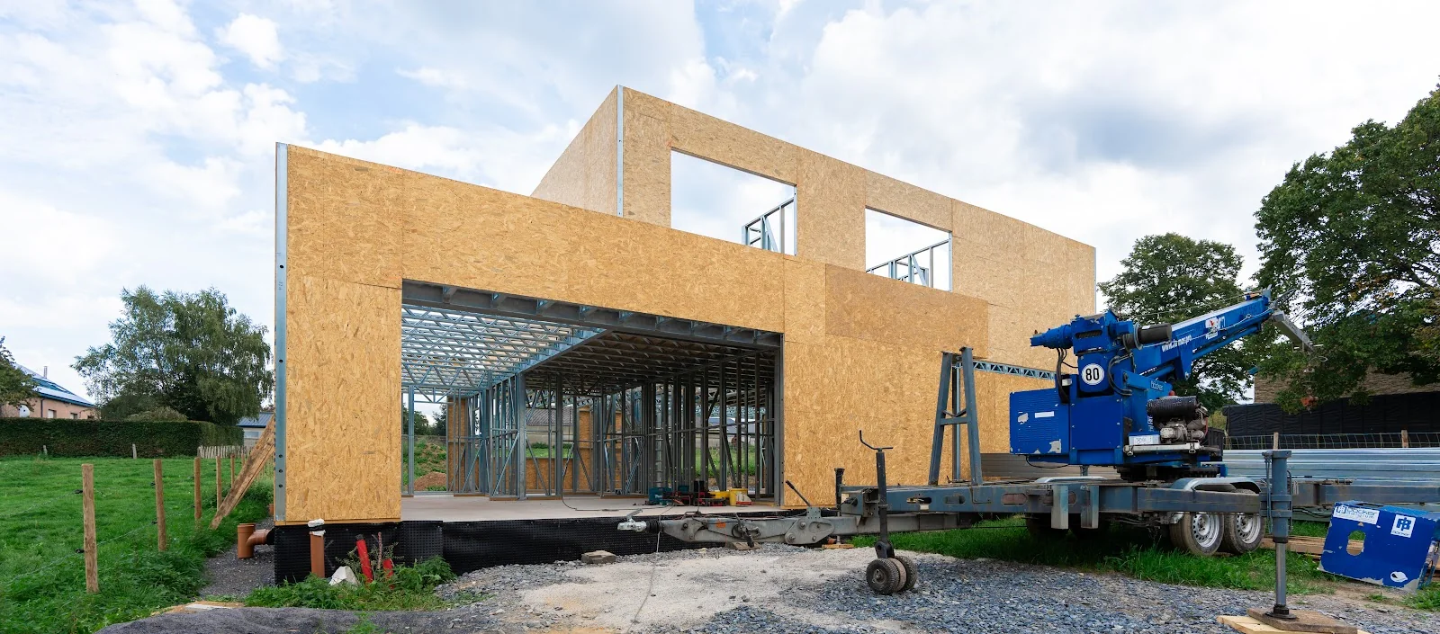 Maison contemporaine en ossature LGS contreventée par des panneaux OSB, vue 2